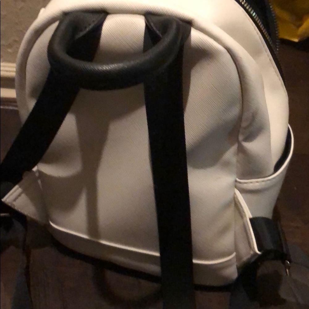 White forever 21 bag pack - Picture 3 of 4